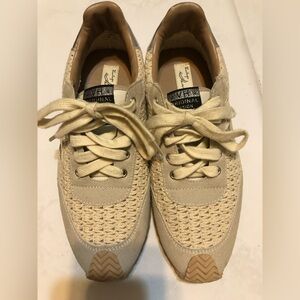 Vintage Havana Beige Crochet Lace up Sneakers